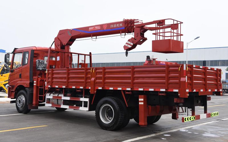 Кран-манипулятор 8T, SST8S4